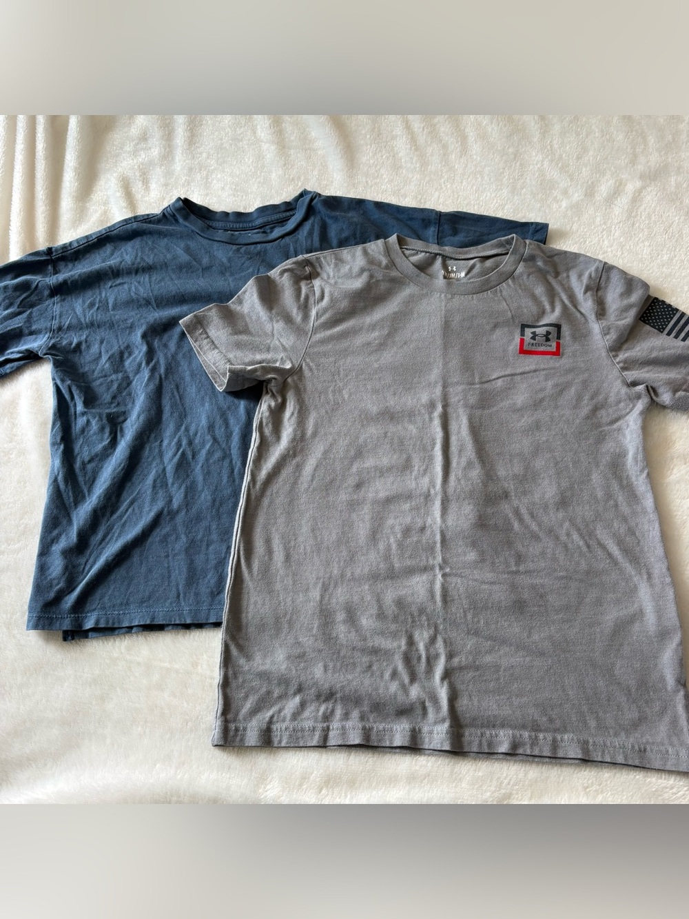 Bundle of 2 UA / Gap tees